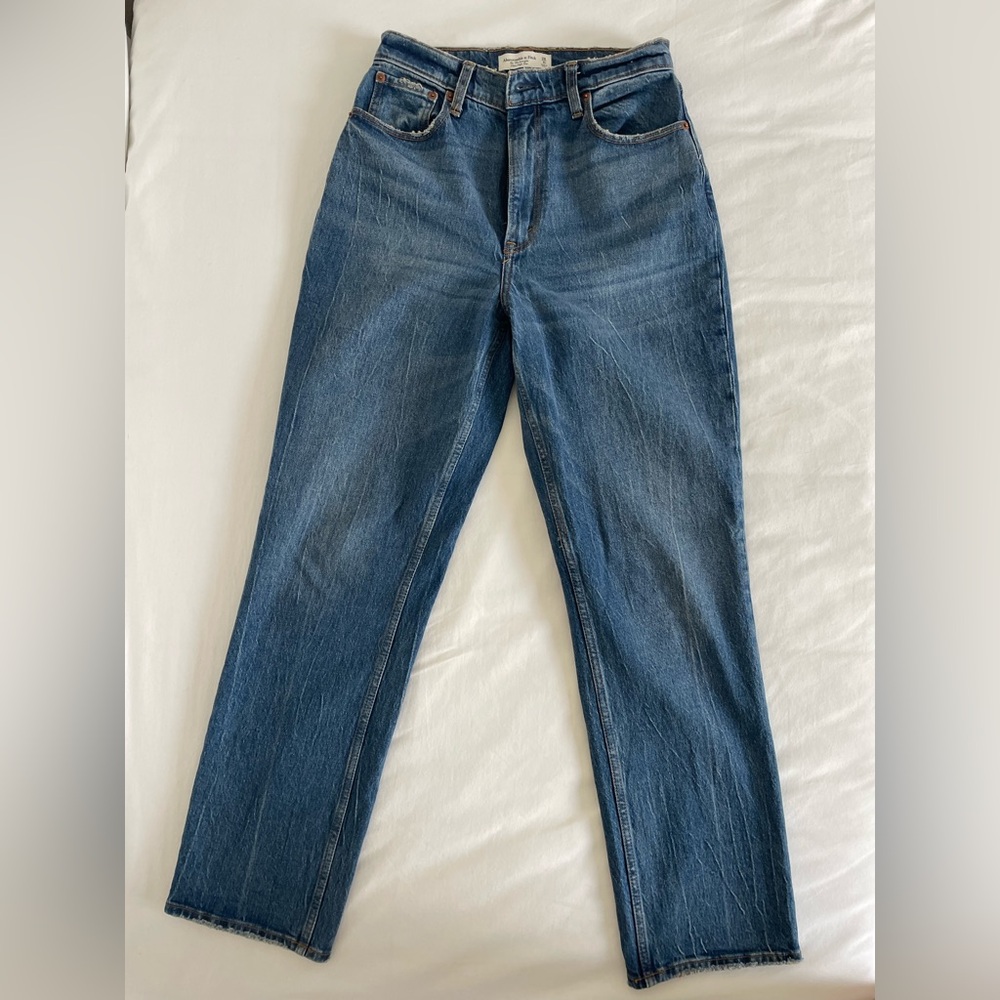 Abercrombie & Fitch High-Rise Straight-Leg Jeans - Indigo Blue